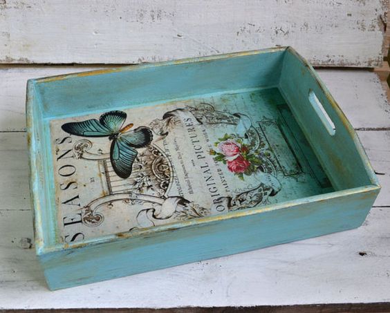 decorar bandeja con decoupage
