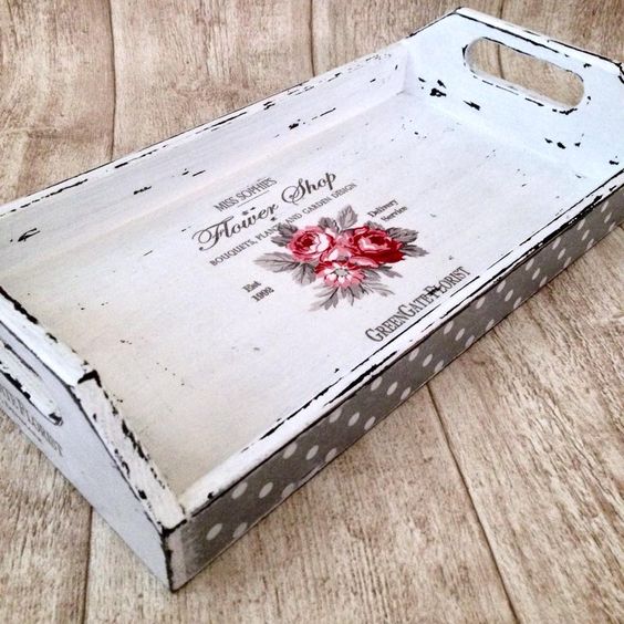 decorar bandejas con decoupage
