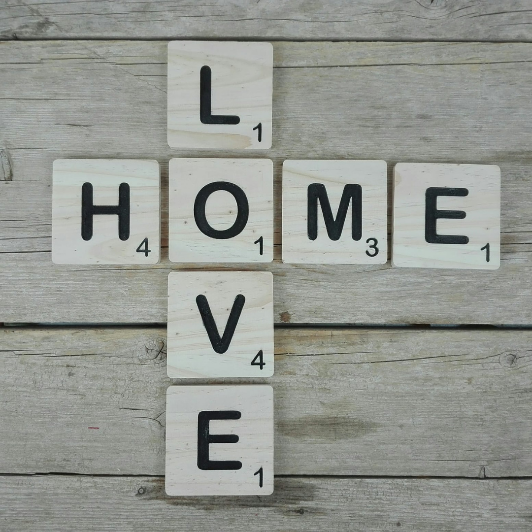 decorar con letras scrabble madera