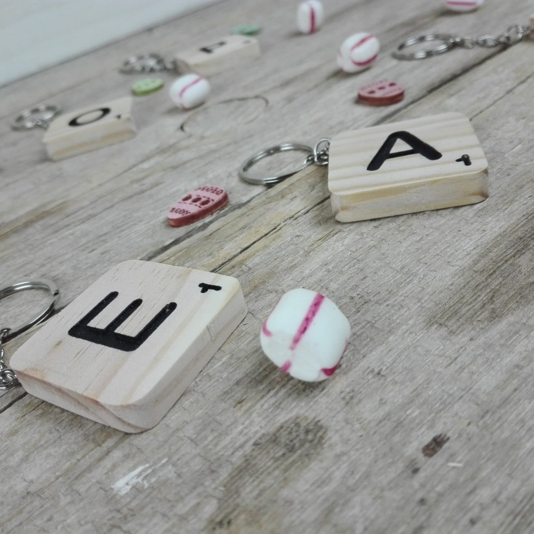 decorar letras madera scrabble
