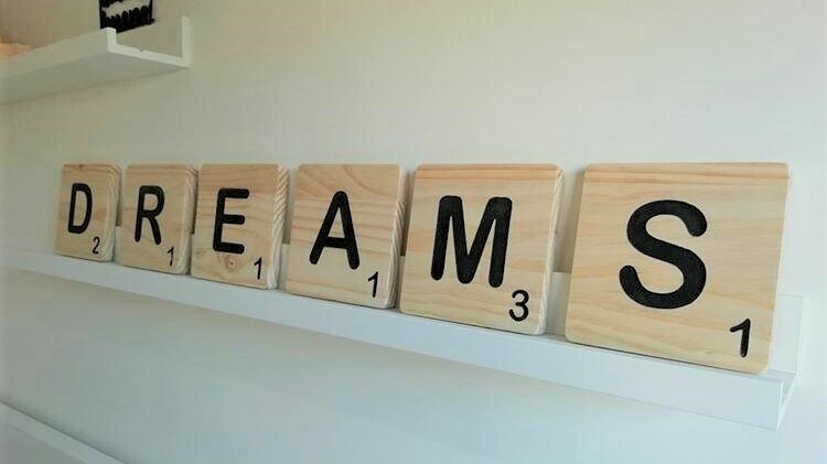 Decorar hogar con letras de madera