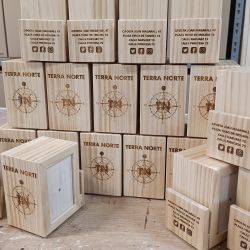 Servilletero de madera cubo