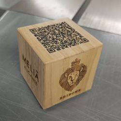Cubo QR de madera