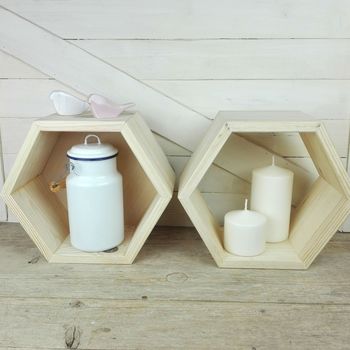 Estantería hexagonal de madera