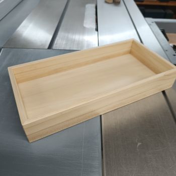 Caja de madera rectangular