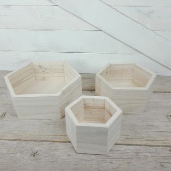 Caja hexagonal de madera