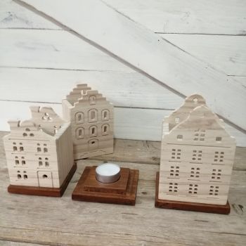 Casitas de madera portavelas