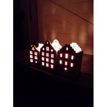 Casitas de madera portavelas