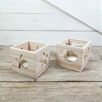 Cubo de madera portavelas